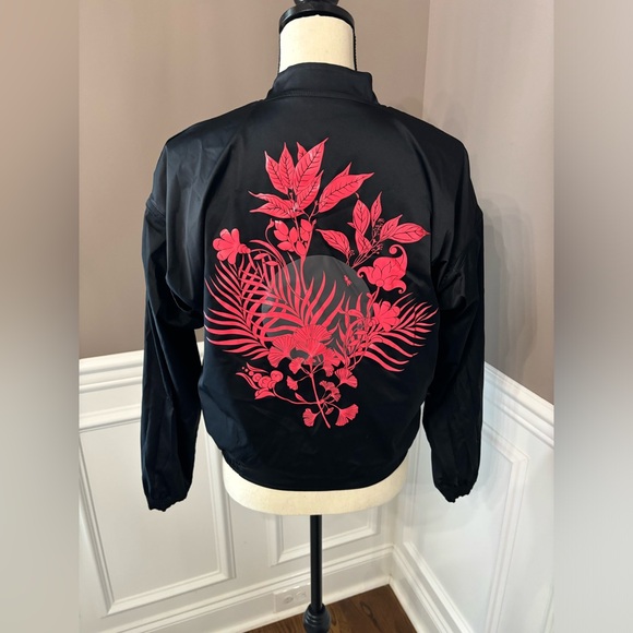 RARE NIKE REVERSIBLE JAPANESE GRAPHIC RUNNING BOMBER JACKET CJ4976-010 WOMEN S - Picture 8 of 14